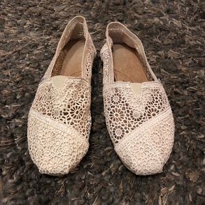 TOMS women lace shoe